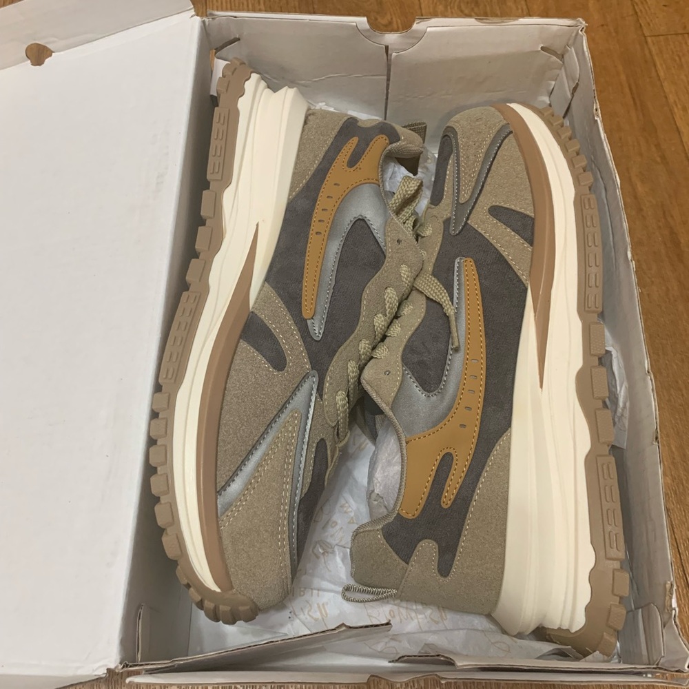 Women’s Blowfish Malibu Leo sneakers size 11 NWT - Picture 2 of 13